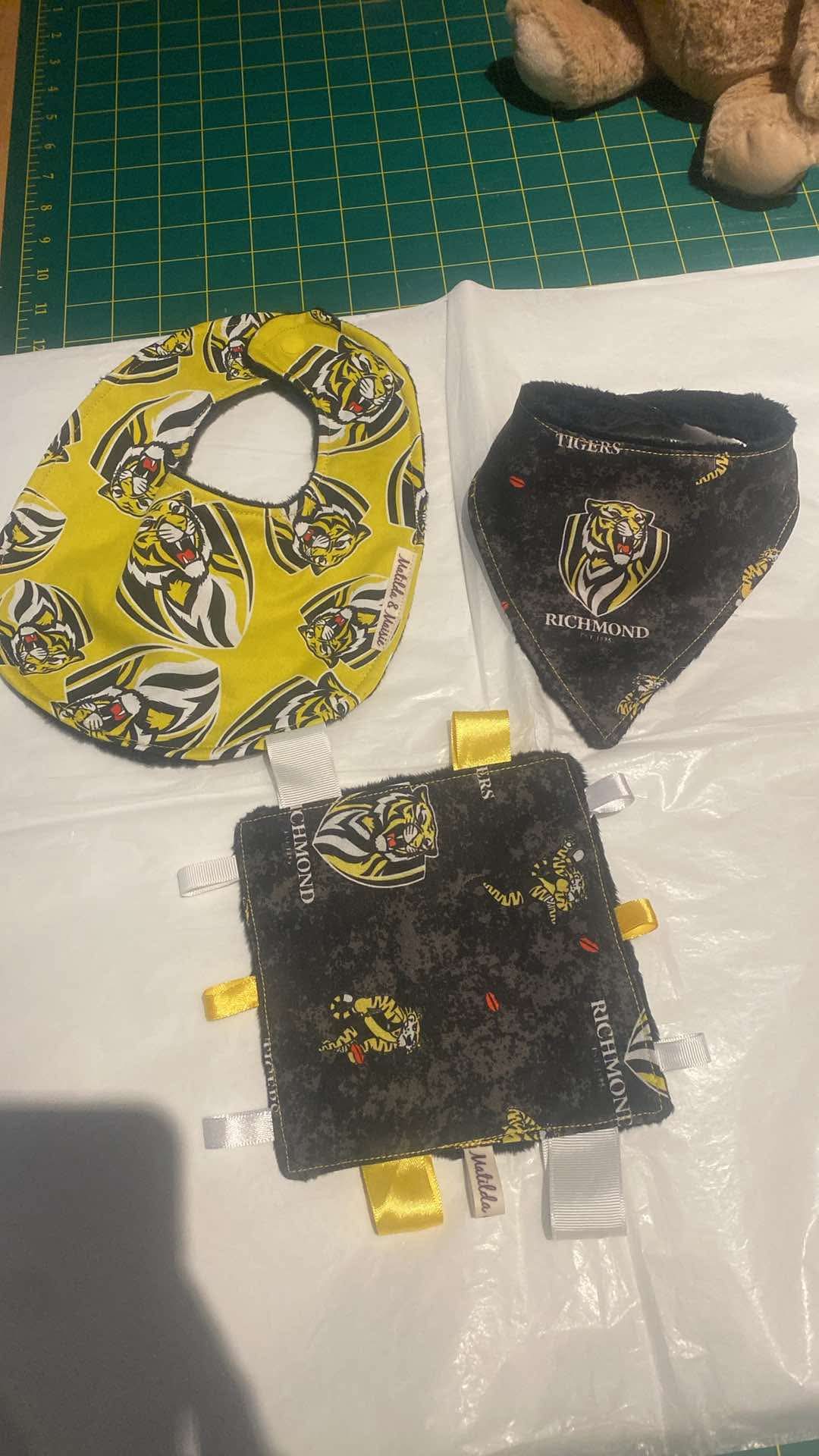 Rounded Baby Bibs