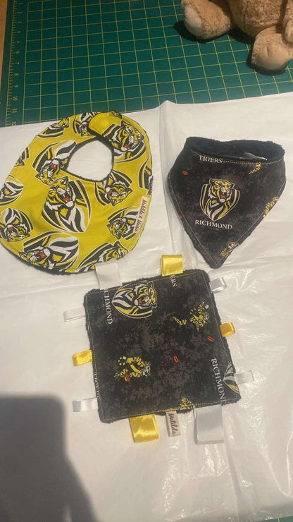 Rounded Baby Bibs